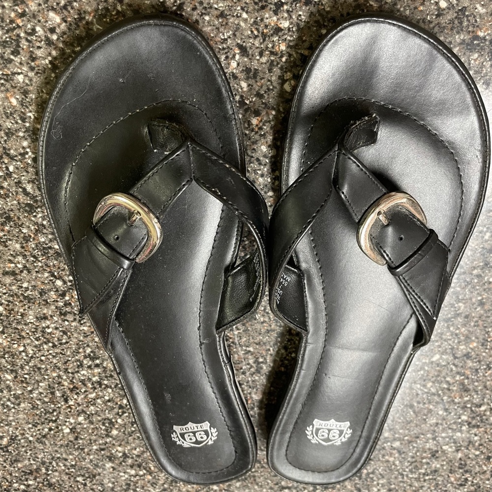 BLack sandals size 7